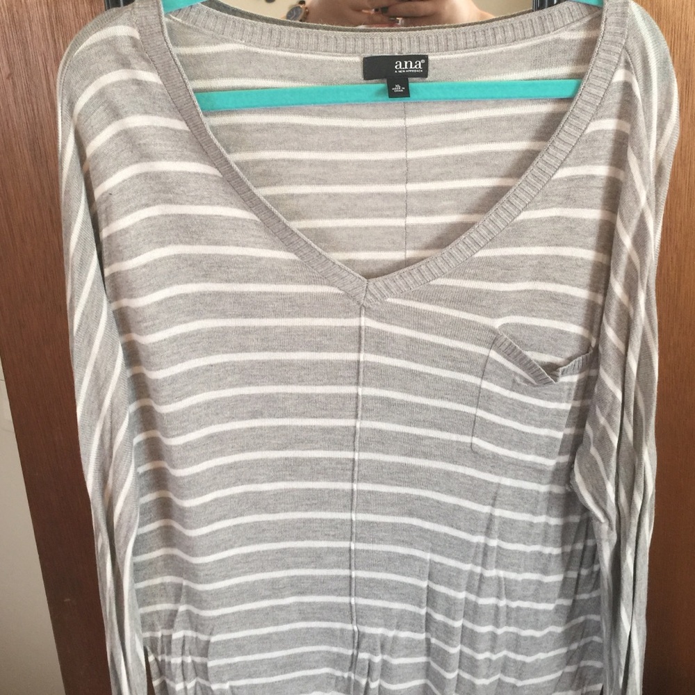 A.n.a v neck sweater, XL