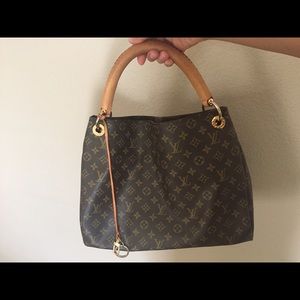 Louis Vuitton Artsy MM