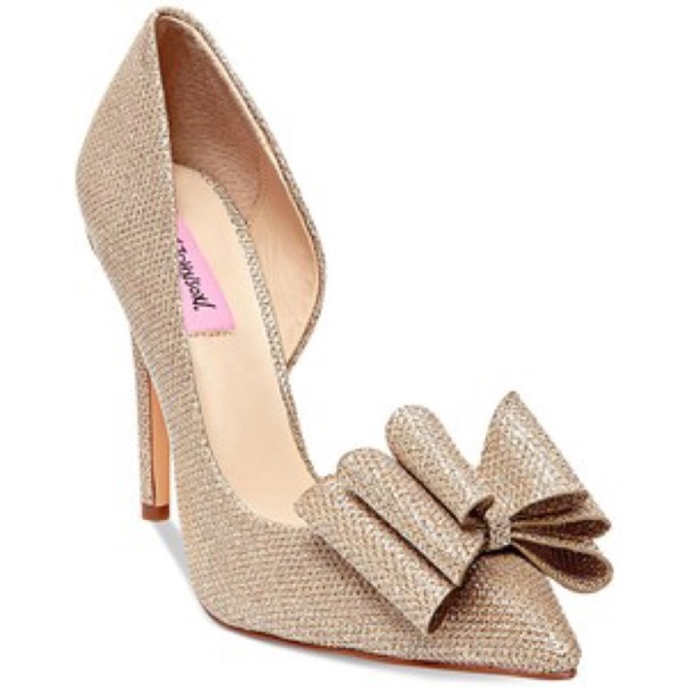 🎀Betsy Johnson gold d'Orsay pumps🎀