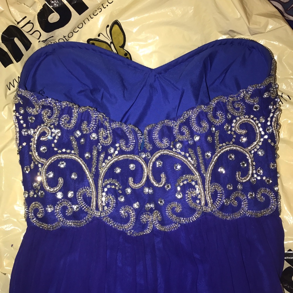 PROM DRESS - Picture 3 of 4