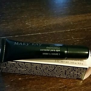 MK concealer