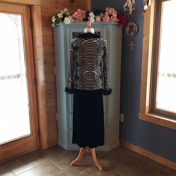 Vintage 1960's Skirt & Blouse Set w/Real FUR Trim - Picture 4 of 4