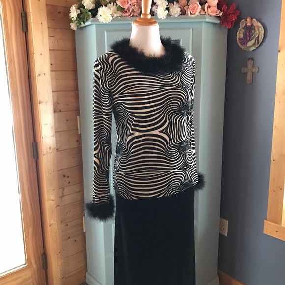 Vintage 1960's Skirt & Blouse Set w/Real FUR Trim - Picture 3 of 4