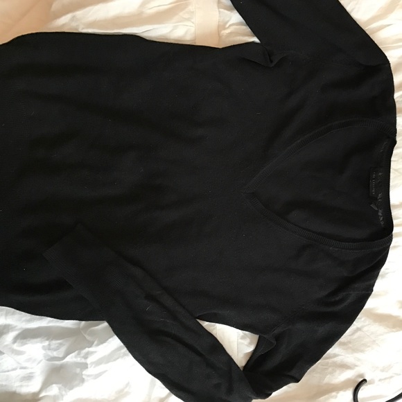 Black v neck sweater - Picture 1 of 2