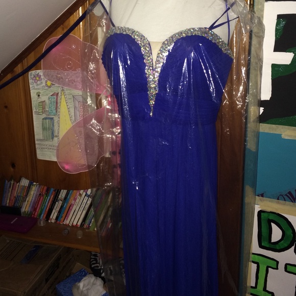 Prom dress - Picture 1 of 2