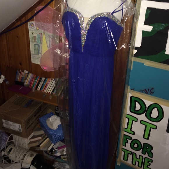 Prom dress - Picture 2 of 2