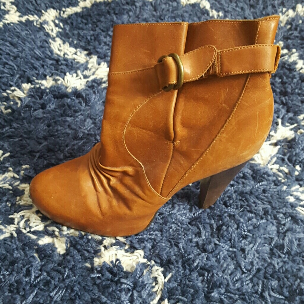 Steve Madden Cognac booties