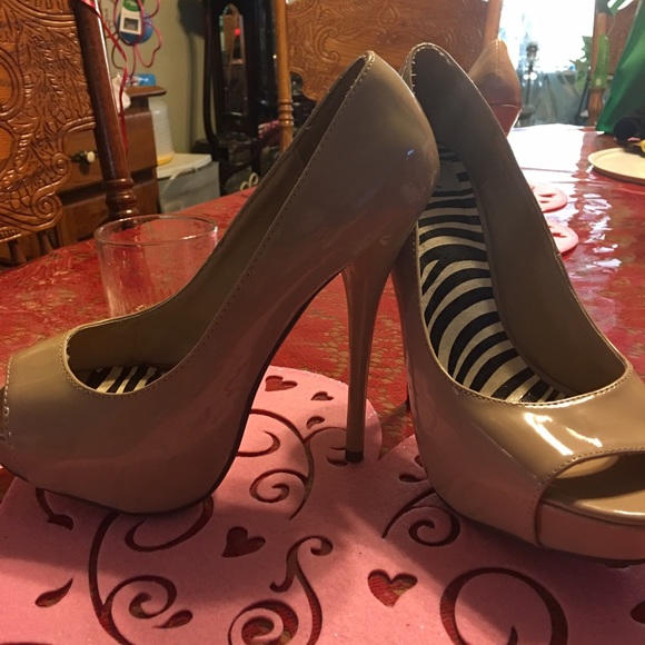 Be tall shiek neutral classy elegant great buy now - Picture 1 of 4