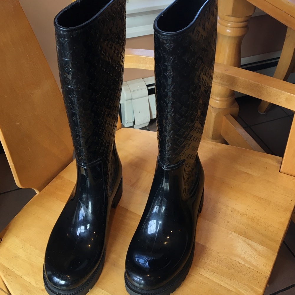 Louis Vuitton rain boots size7