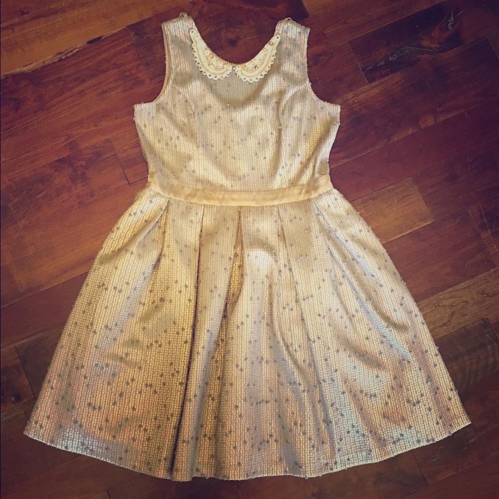 Beige textured dress with Peter Pan collar