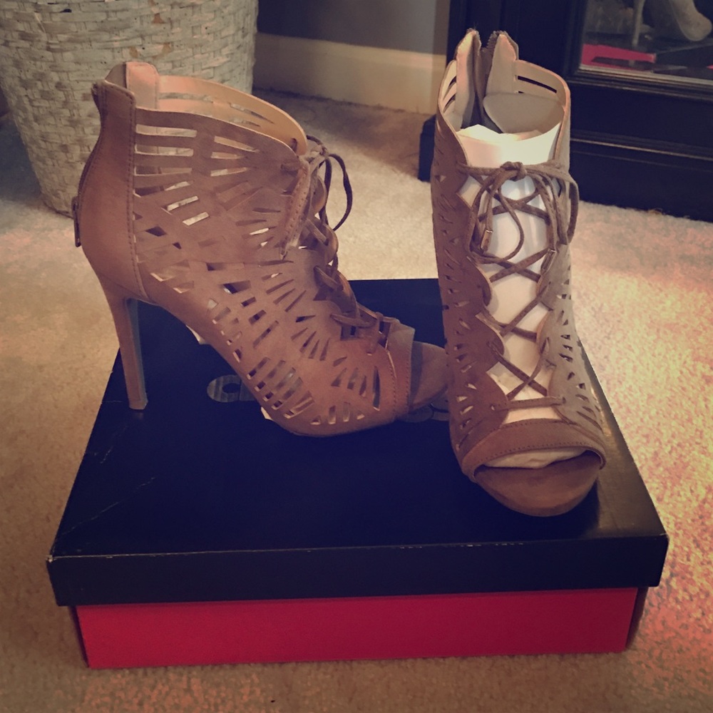 NWT Charlotte Russe sz6 Heels