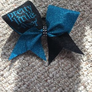 Pretty little flyer bow!