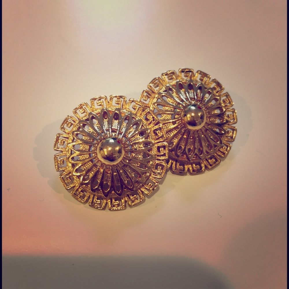 VINTAGE Monet Clip-on Earrings
