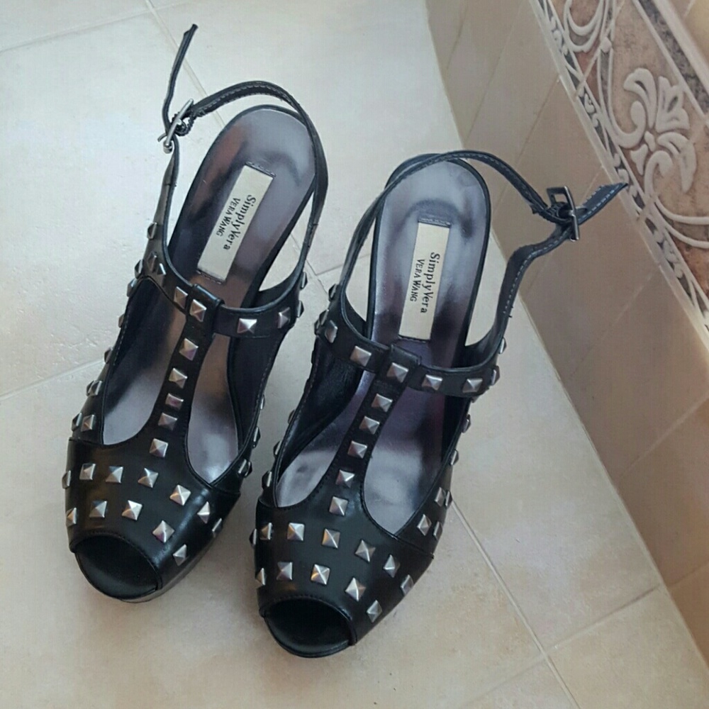 Vera Wang heel