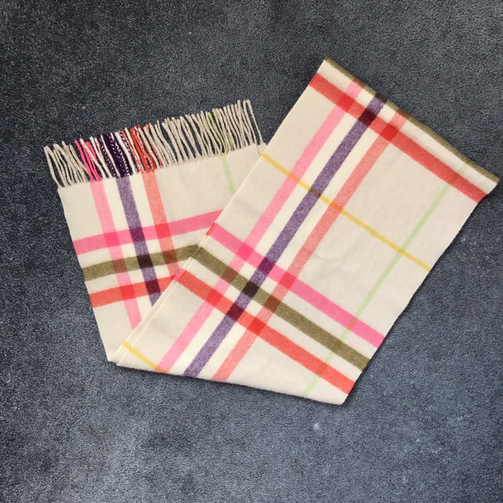 Burberry Classic Cashmere Scarf!