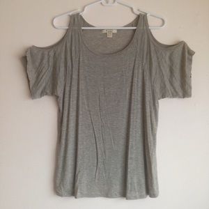 F21 T-shirt w/ Shoulder Cut Outs