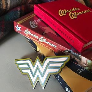 Ultimate Wonder Woman Belt Buckle Bundle