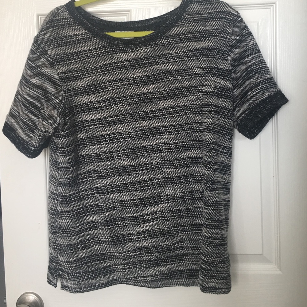 A black/white ribbed top.