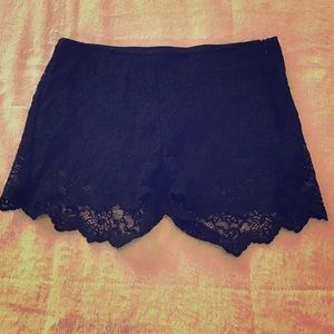 Black lace stretch shorts sz S