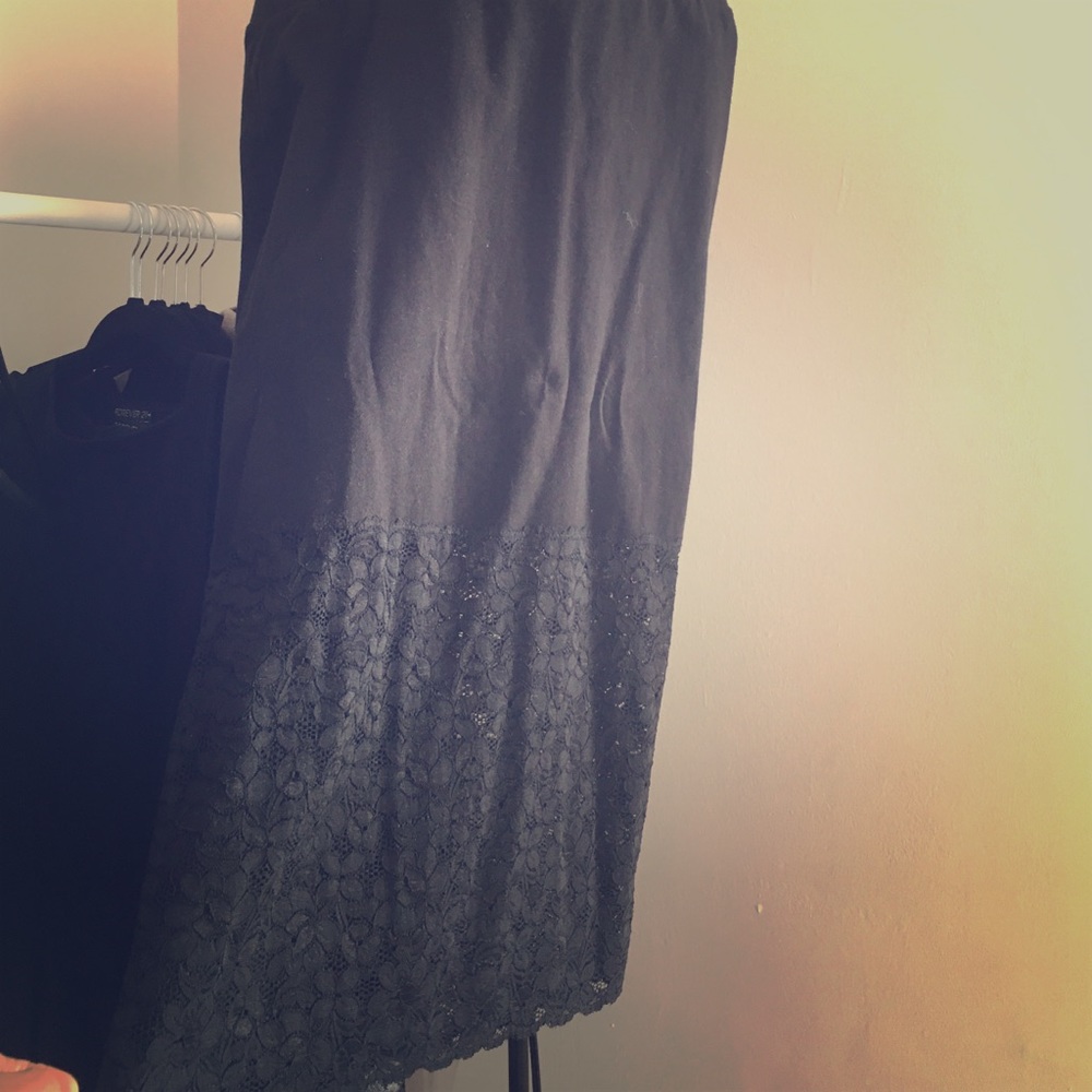 Body con skirt with lace
