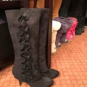 Fergie High calf boots with heel. Very sexy!