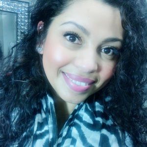 Meet your Posher, Iris