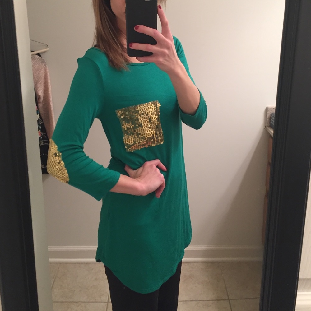 Small top with sequin