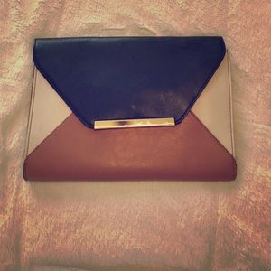 Express clutch NWT