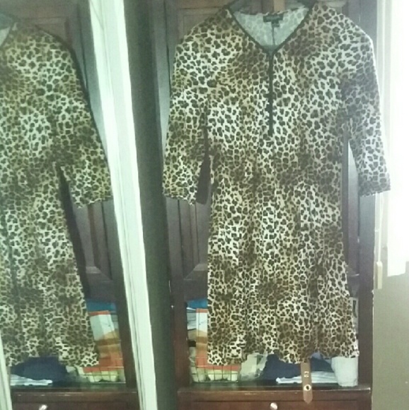 Dresses & Skirts - Leopard dress