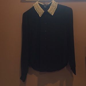 Black blouse with pearl collar