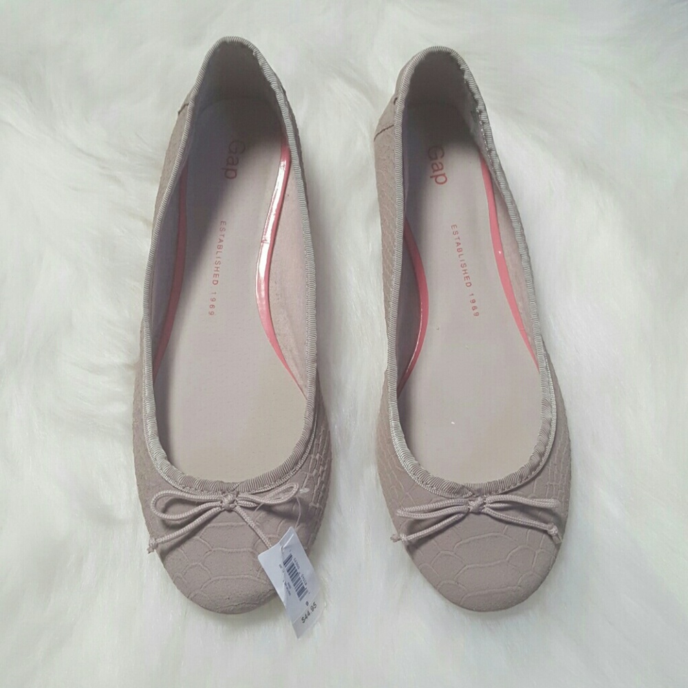 FINAL 🎉NWT Gap Flats