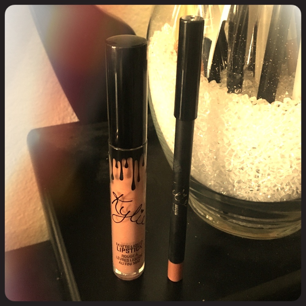 Kylie lip kit Moon