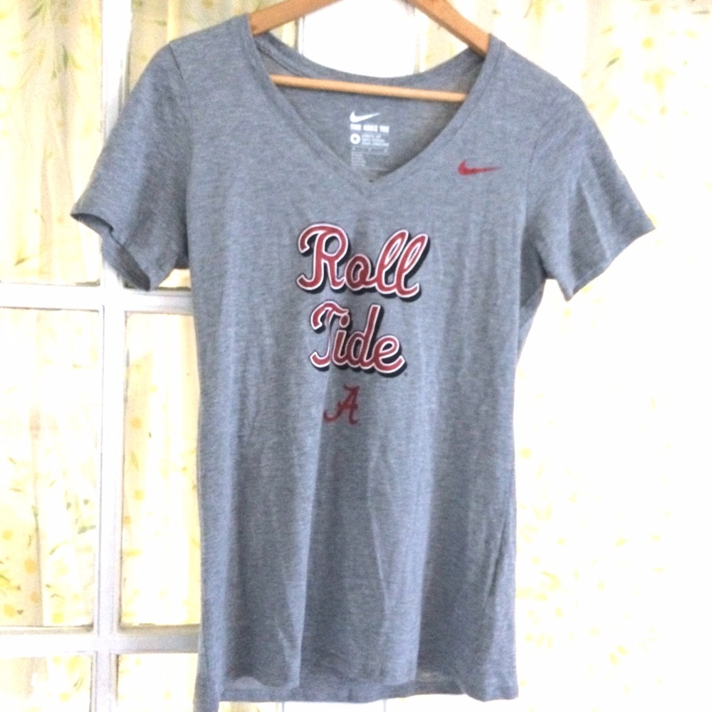 Nike tee - text: 'Roll Tide'