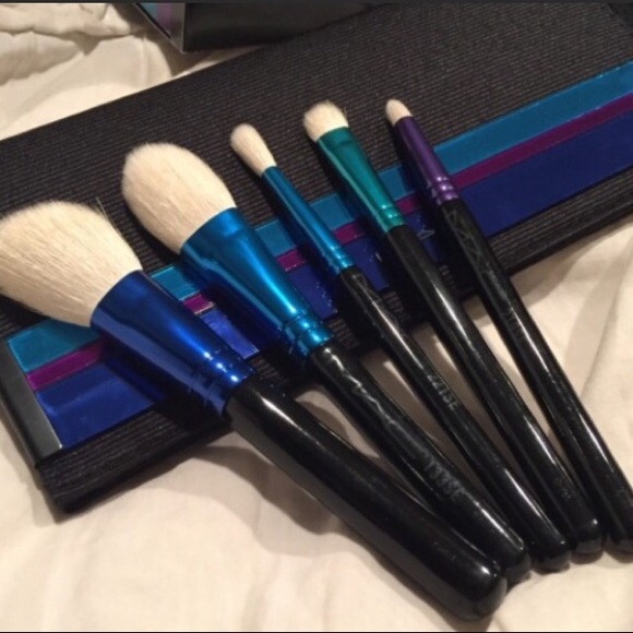 Mac Enchanted Eve Brush Kit. Brand New - Picture 3 of 4