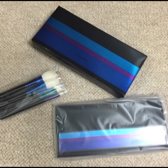 Mac Enchanted Eve Brush Kit. Brand New - Picture 2 of 4