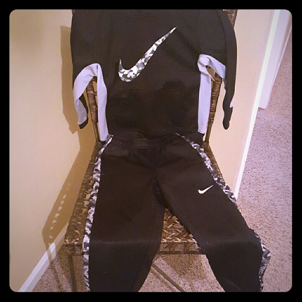 Thema-fit hoodie and gym pants