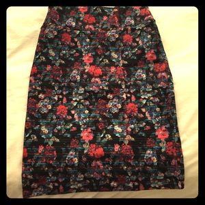 Beautiful lularoe Cassie skirt