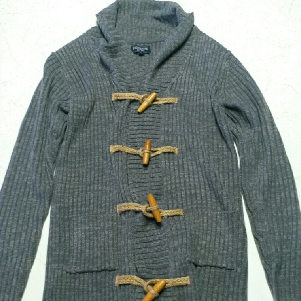 Men's cardigan.
