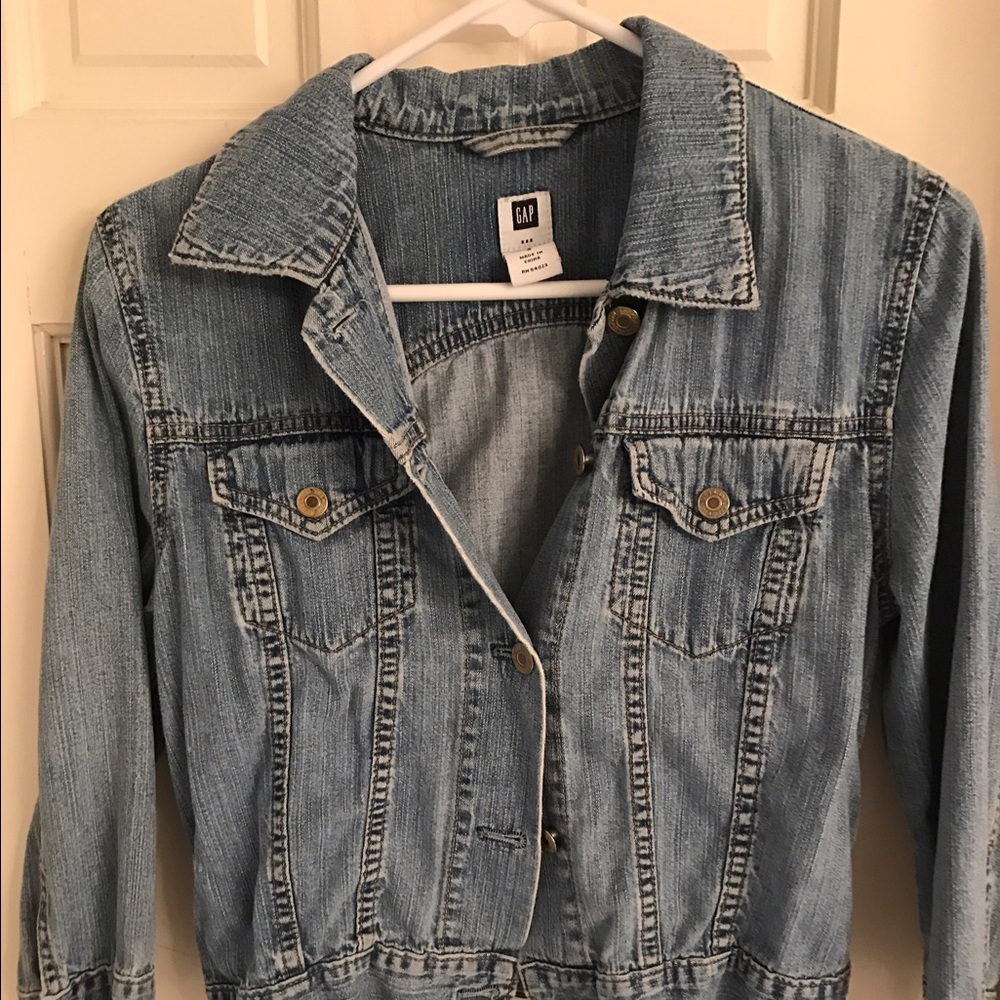 Absolutely love this cropped Gap small jacket