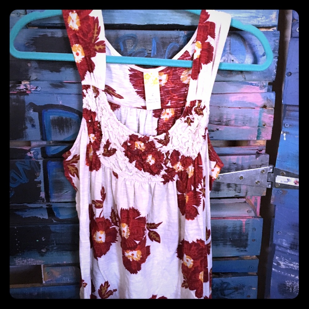 Adorable floral flowy tank