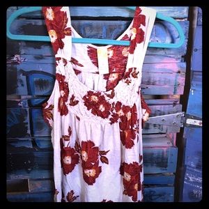 Adorable floral flowy tank