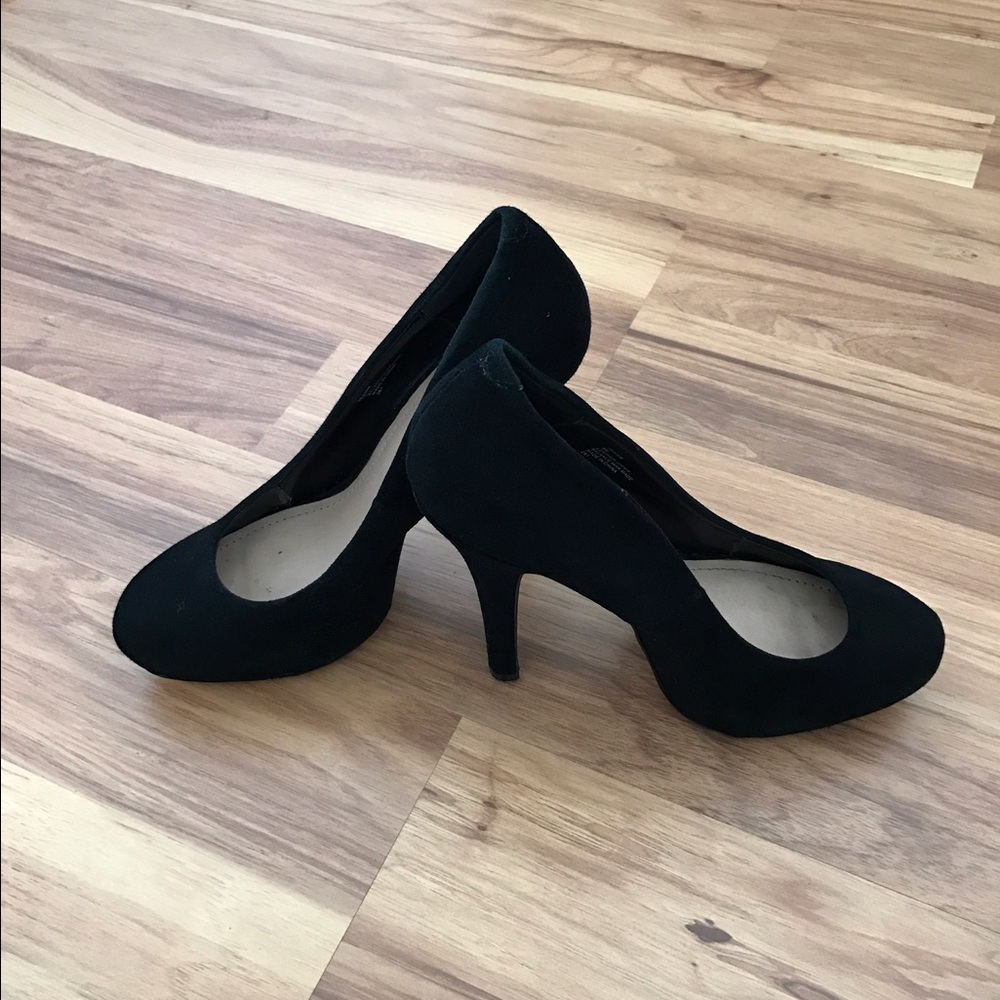 Steve Madden Classic Black pumps! 👠