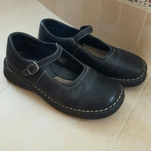 Buster Brown 4y Mary Jane - fits a size 6 women