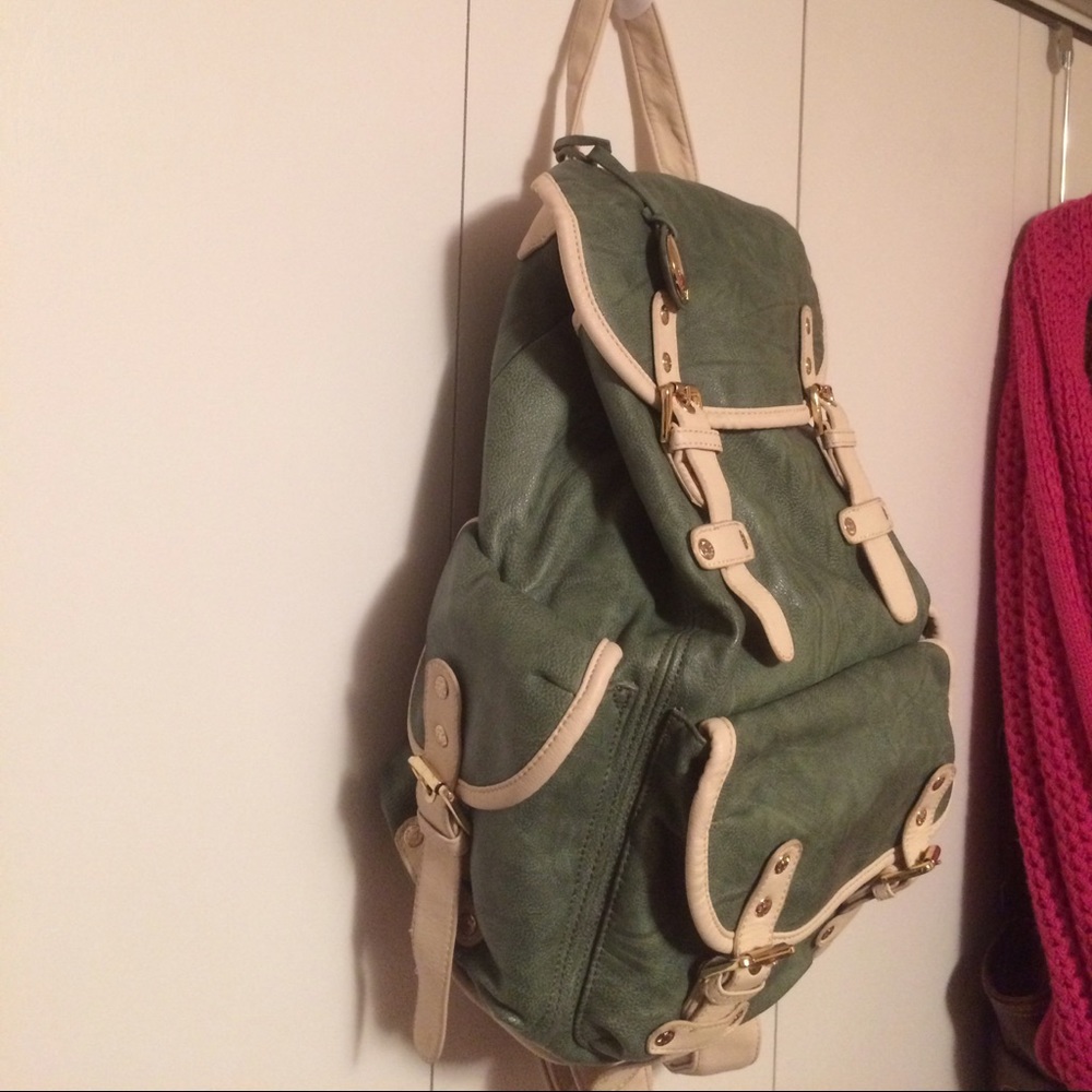 Green Macadamia backpack - Picture 2 of 4