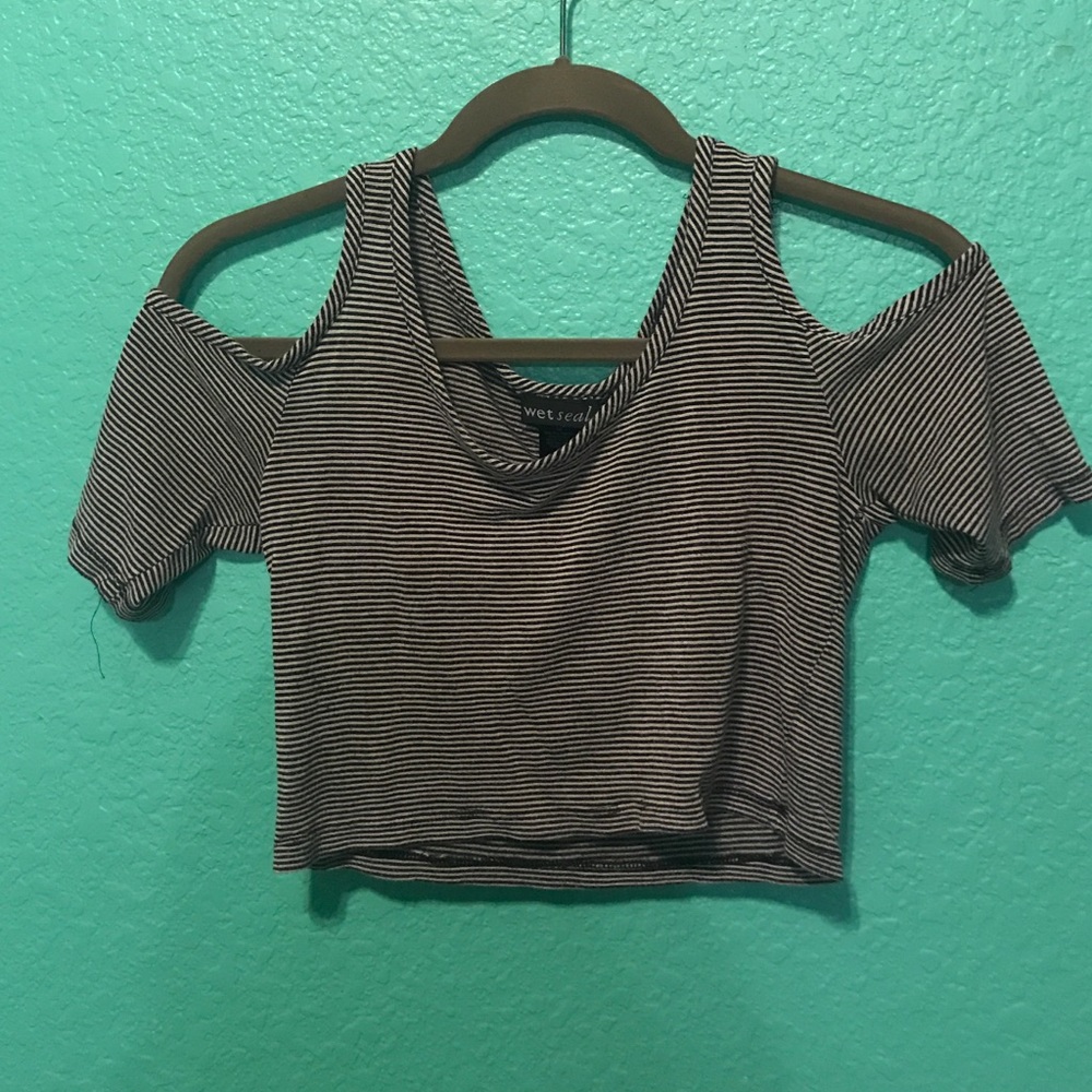 Open shoulder crop top