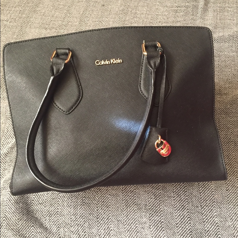 Structured Calvin Klein bag with top zip