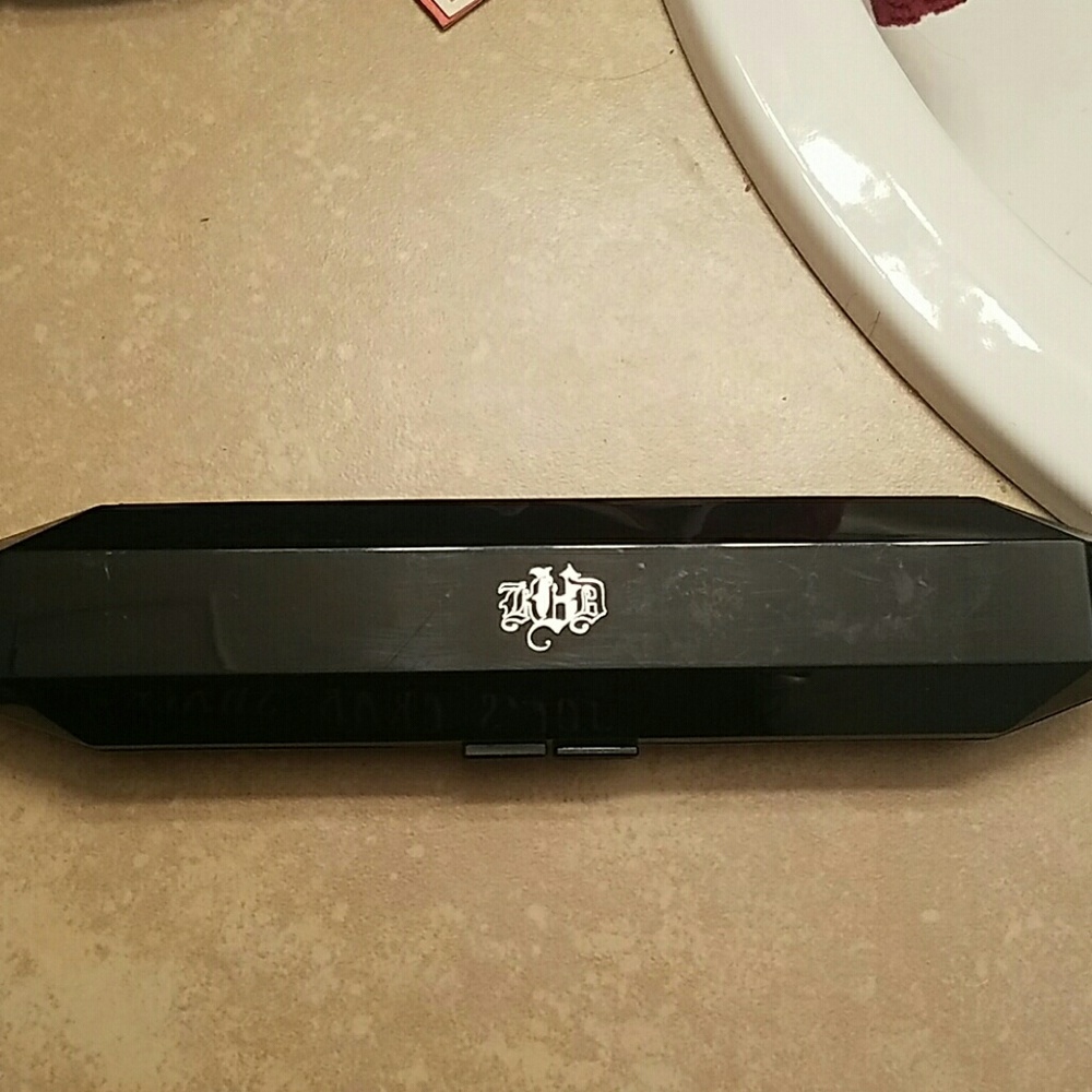 **TRADED**Kat Von D Shade+Light Contour Brush