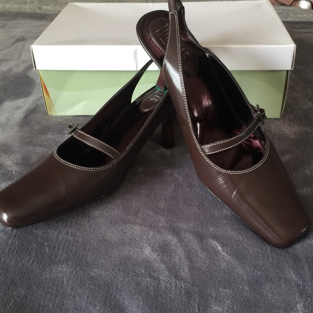 Nickels soft brown leather heels