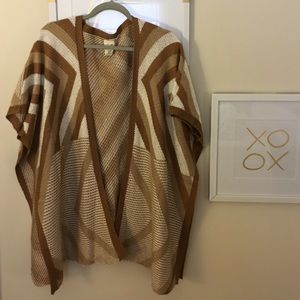 Short sleeved open poncho cardigan