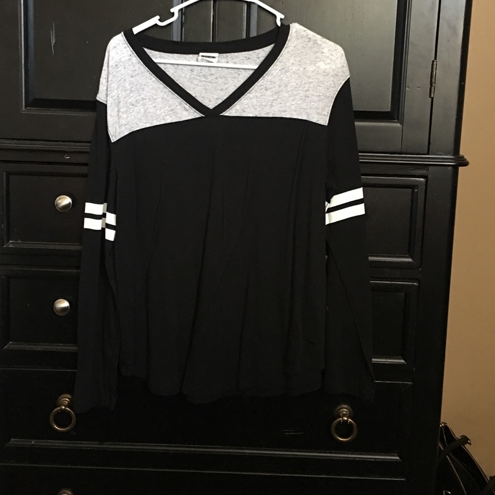 Victoria's Secret PINK V neck tee